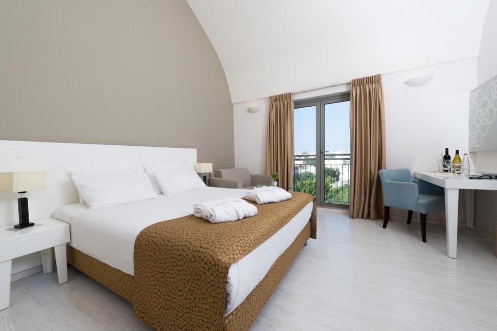 In-room safe, desk, blackout curtains, soundproofing