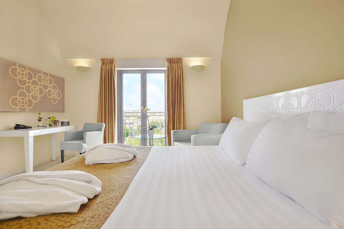 In-room safe, desk, blackout drapes, soundproofing