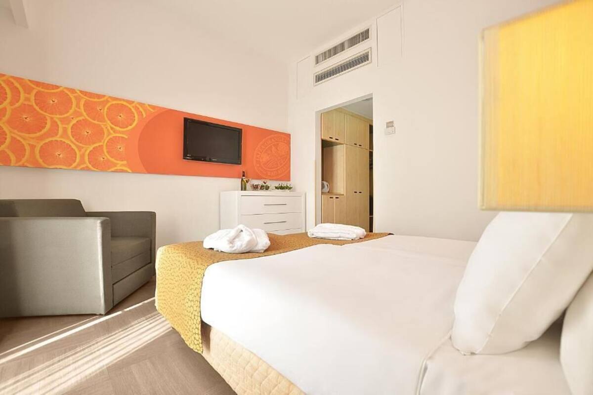 In-room safe, desk, blackout drapes, soundproofing