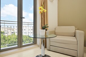 Crown Room City View | Bathroom | Free toiletries, hair dryer, towels