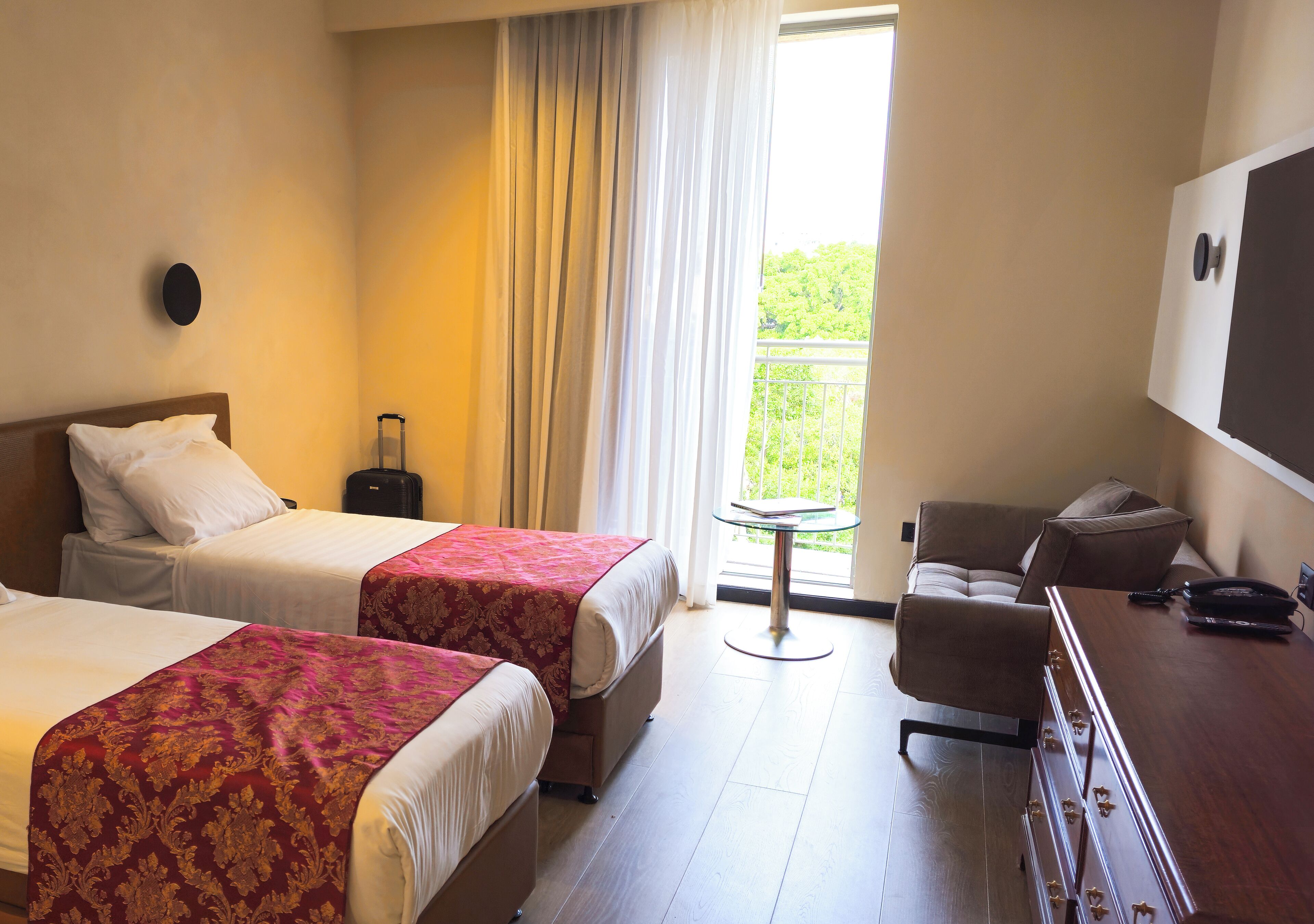 Deluxe Room City View | In-room safe, desk, blackout curtains, soundproofing