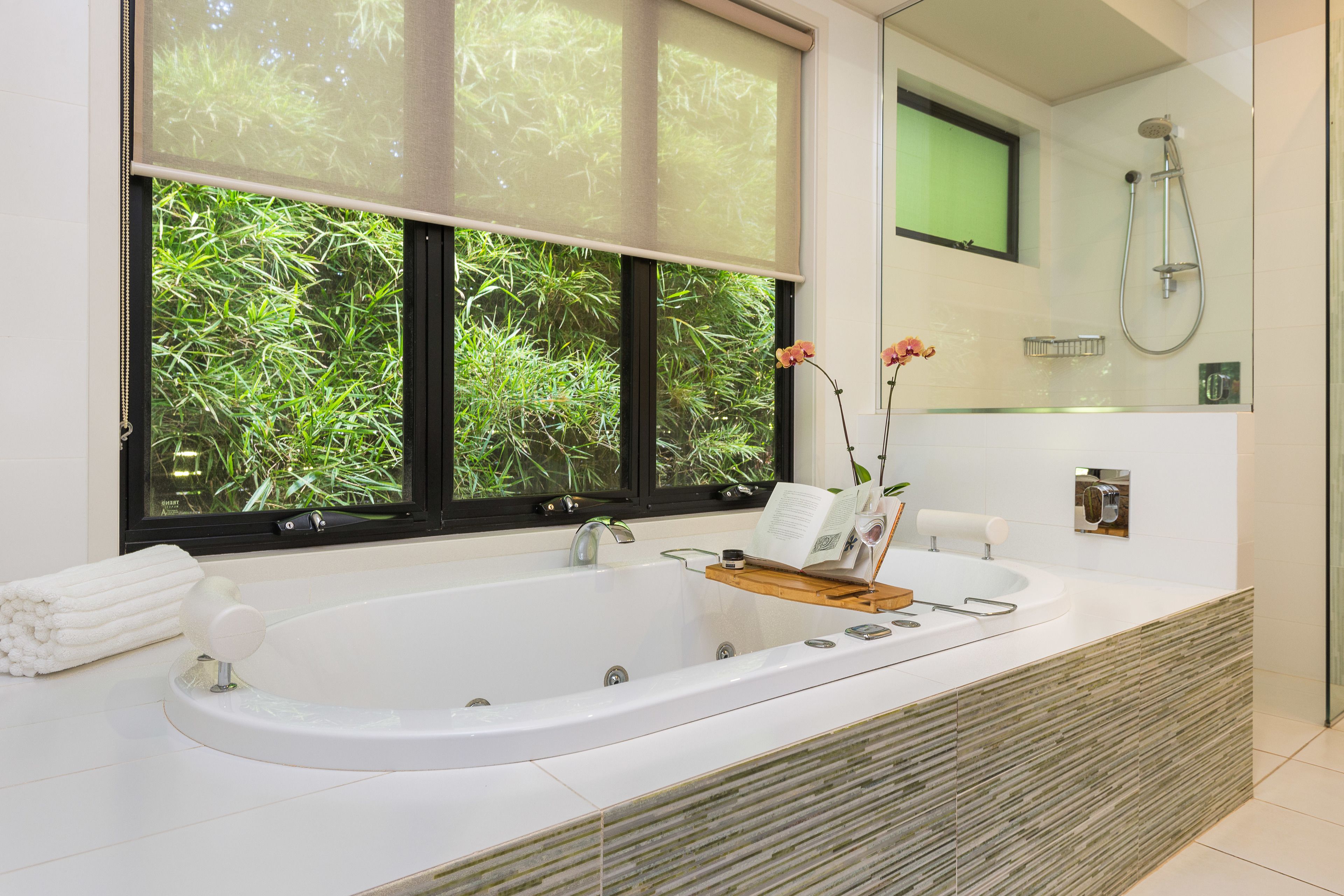 Deluxe Room, Multiple Beds | Jetted tub