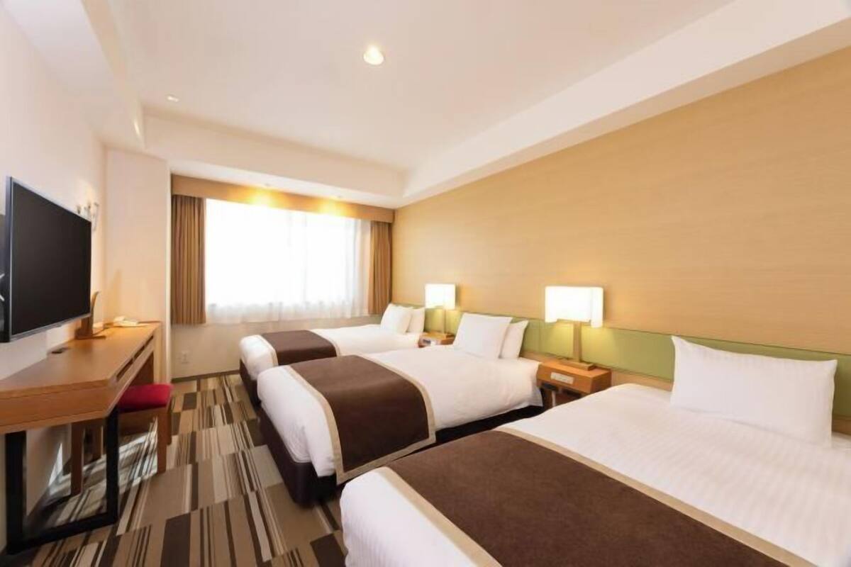 Két bảo mật tại phòng, bàn, màn/rèm cản sáng, bàn ủi/dụng cụ ủi quần áo