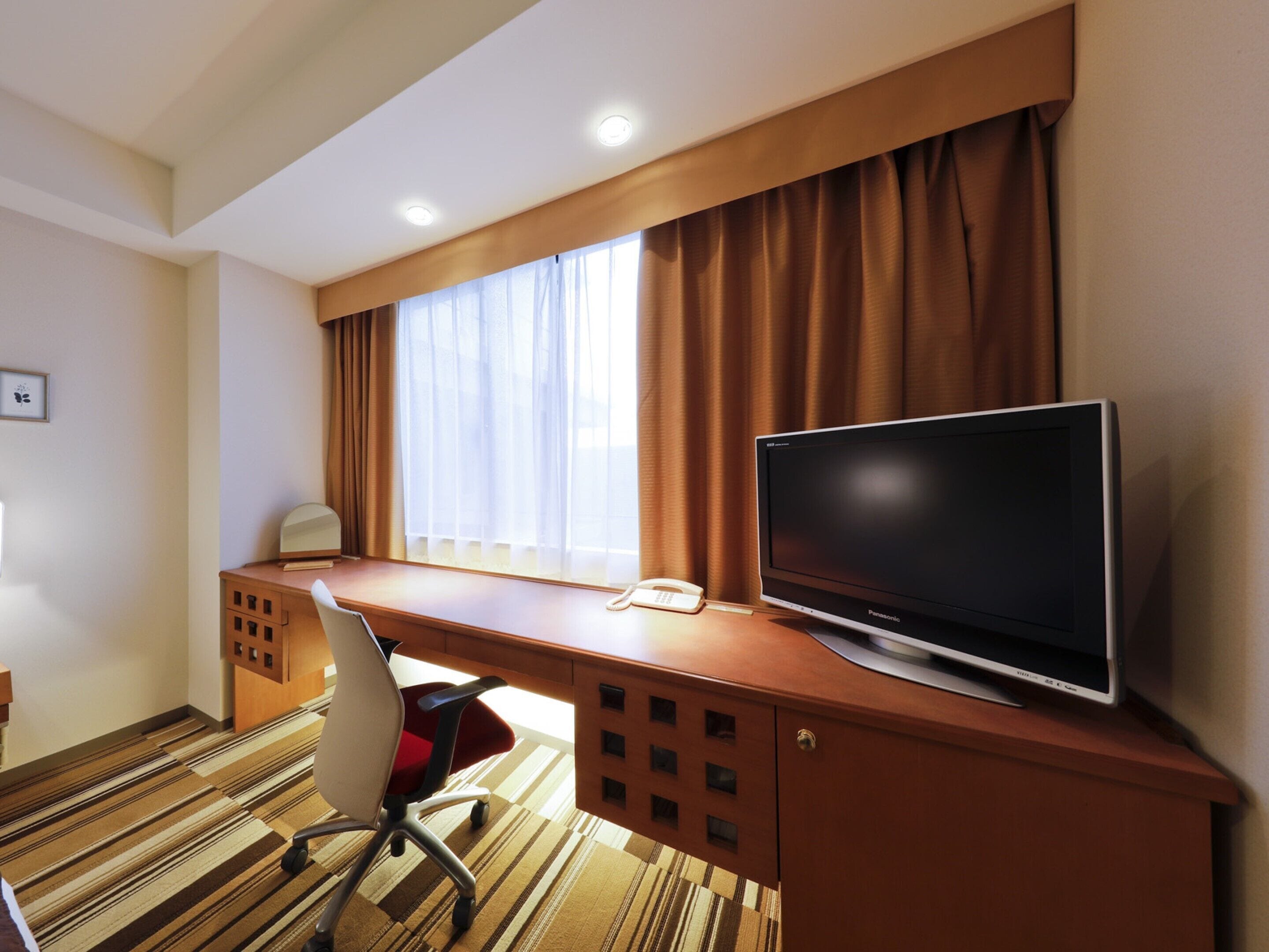 comfort double room, non smoking | 1 bedroom, in-room safe, desk, blackout curtains