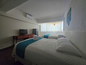 Minibar, iron/ironing board, free WiFi, bed sheets - Hotel Plaza Cozumel (Cozumel)