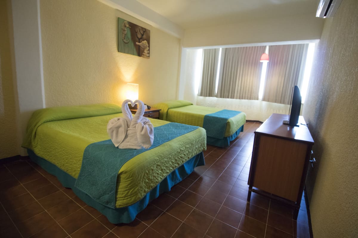 Standardzimmer, 1 Schlafzimmer, Nichtraucher | 1 Schlafzimmer, Minibar, Bügeleisen/Bügelbrett, kostenloses WLAN