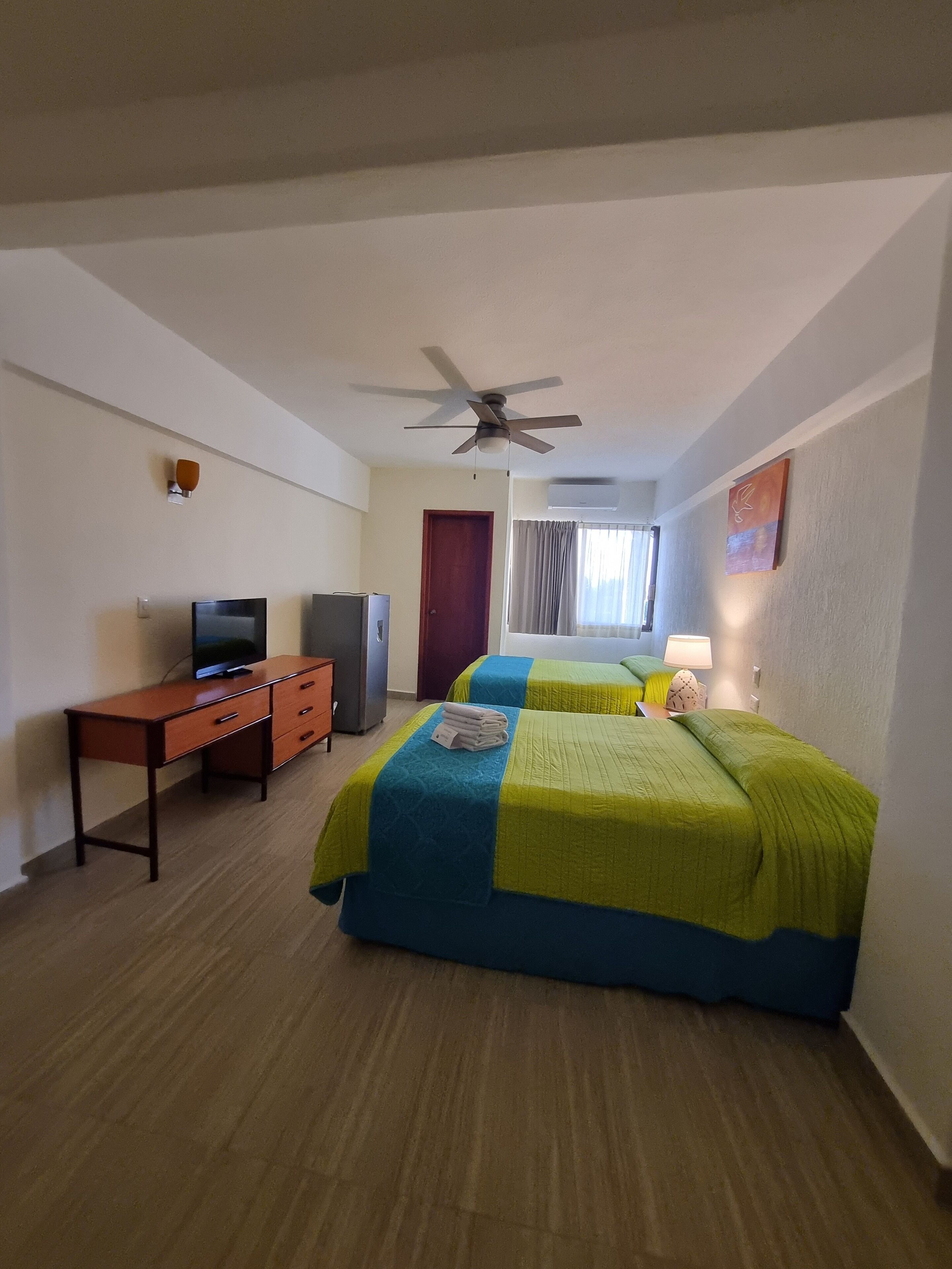 standard room, 1 bedroom, non smoking | 1 bedroom, minibar, iron/ironing board, free wifi