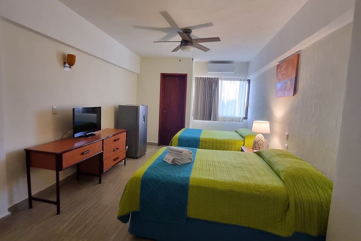 standard room, 1 bedroom, non smoking | 1 bedroom, minibar, iron/ironing board, free wifi