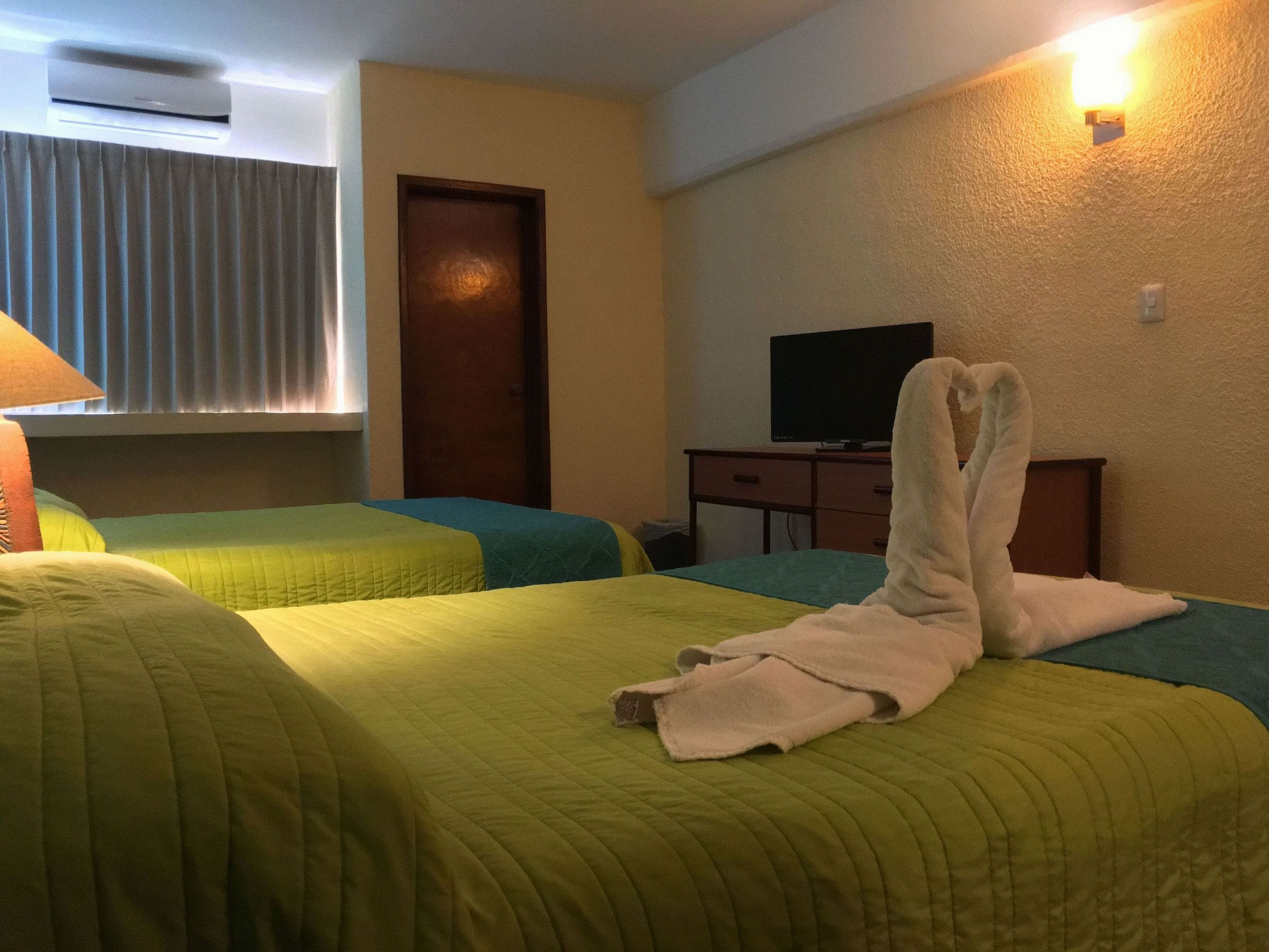 standard room, 1 bedroom, non smoking | 1 bedroom, minibar, iron/ironing board, free wifi