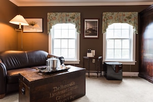 Deluxe Room | Frette Italian sheets, premium bedding, iron/ironing board