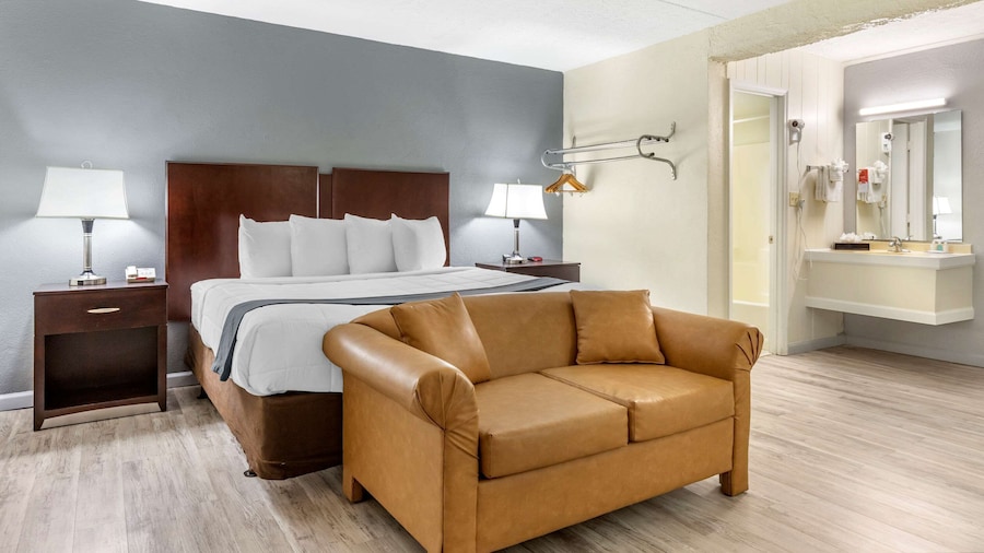Econo Lodge Conway Central