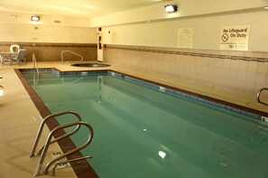 Indoor pool - Hampton Inn & Suites Carlsbad (Carlsbad)