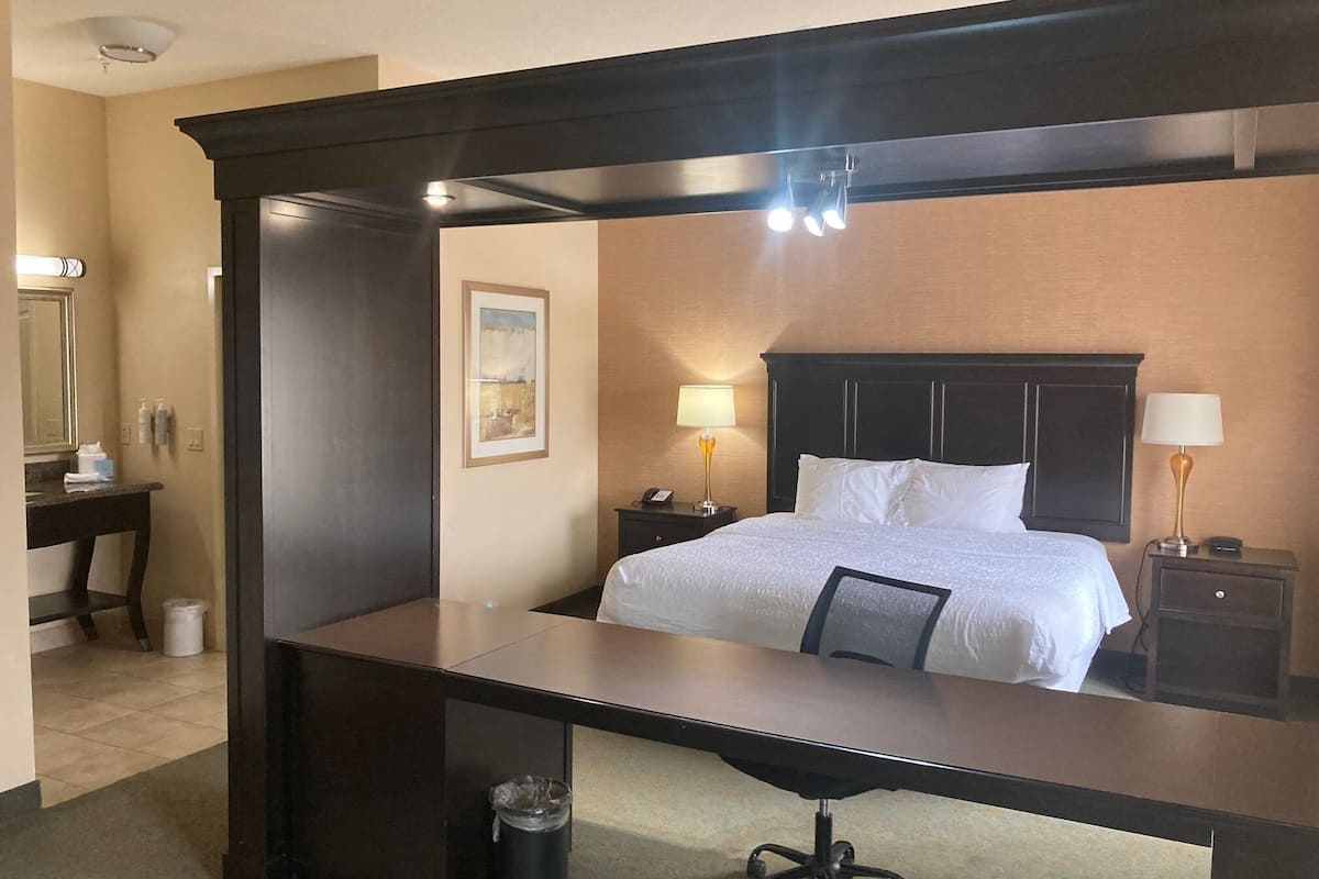 1 bedroom, premium bedding, in-room safe, desk