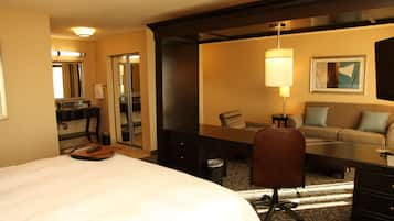 King studio suite e | In-room safe, free cots/infant beds, rollaway beds, free WiFi