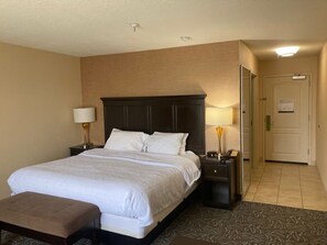 Premium bedding, in-room safe, desk, laptop workspace
