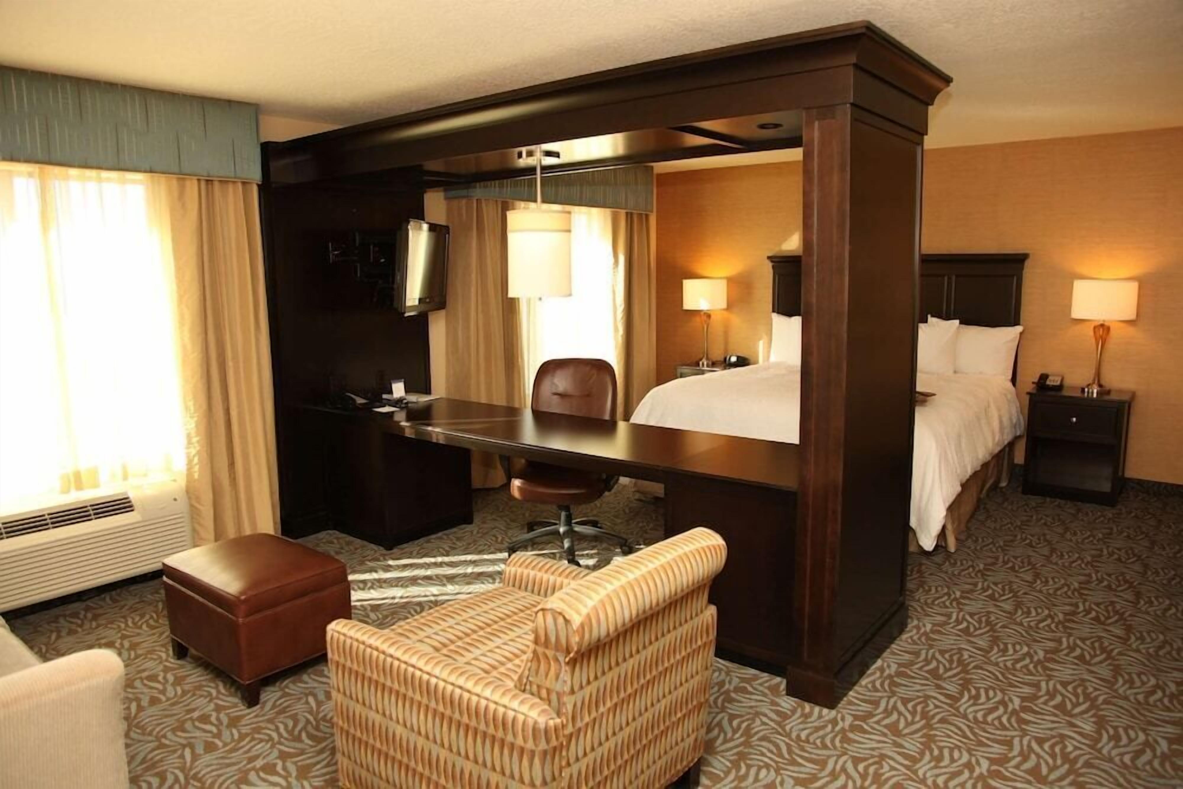 Premium bedding, in-room safe, desk, laptop workspace