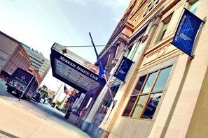 Exterior - Milwaukee Athletic Club (Milwaukee)