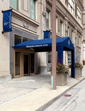 Exterior - Milwaukee Athletic Club (Milwaukee)