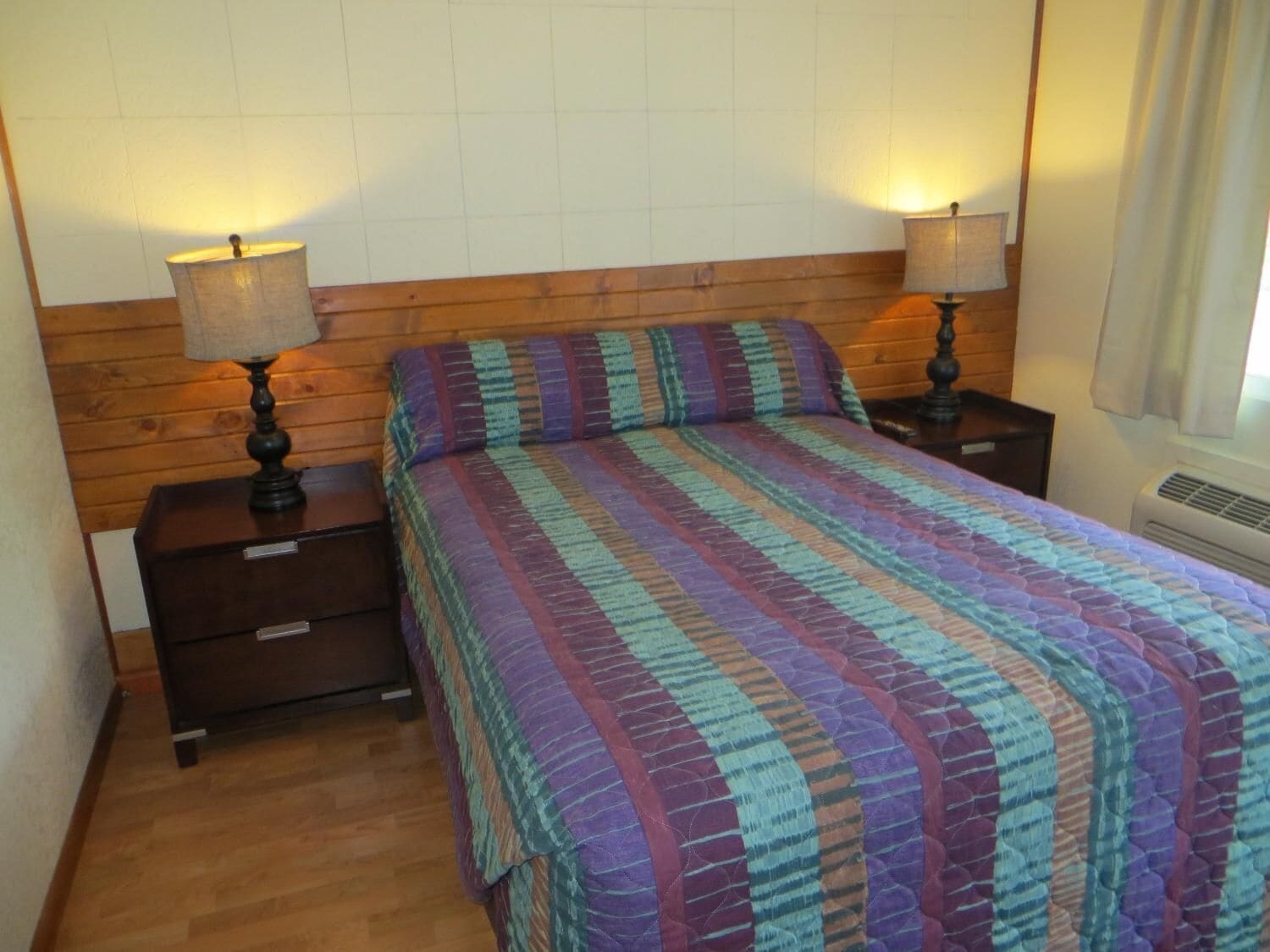 Schreibtisch, Bügeleisen/Bügelbrett, kostenloses WLAN, Bettwäsche