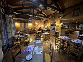 Se ofrece un desayuno bufé (14 EUR por persona)