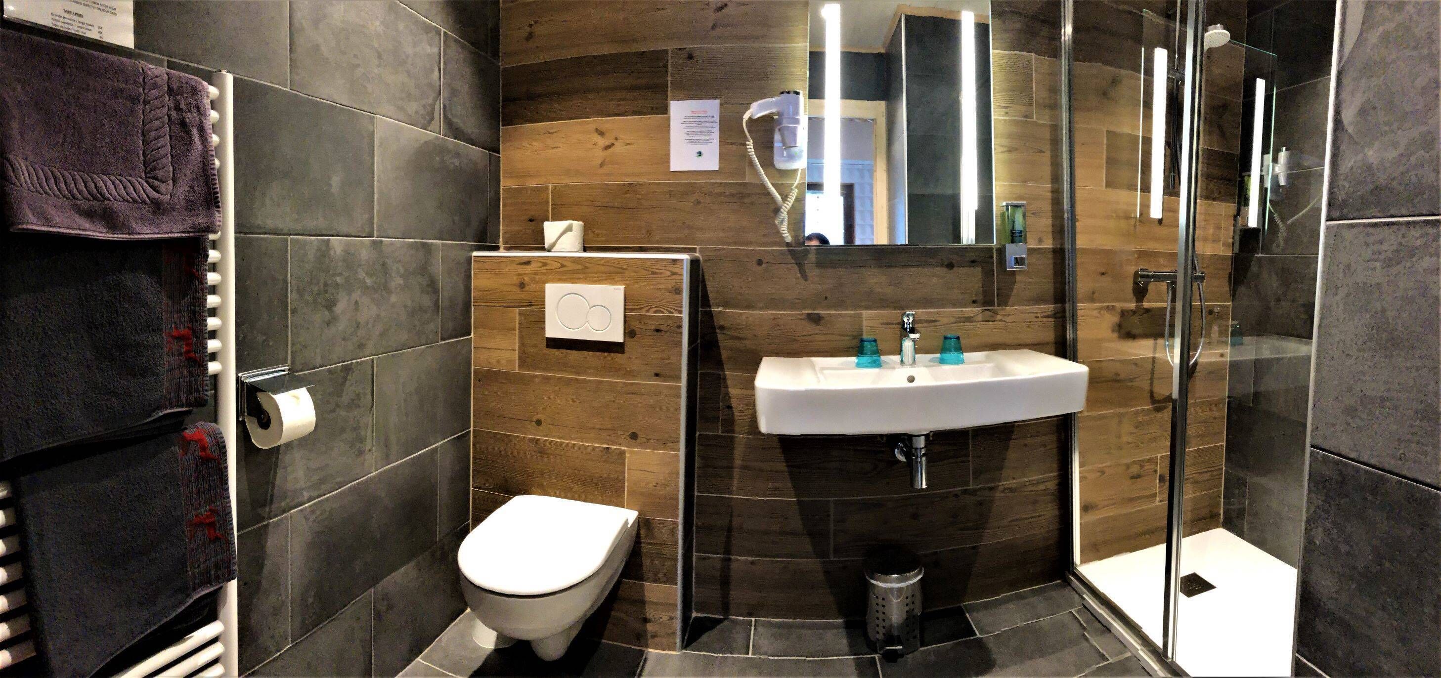 double room, 1 double bed, non smoking, balcony | bathroom | bathtub, free toiletries, hair dryer, towels