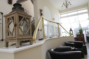 Lobby sitting area - Hotel Stadt Beelitz (Beelitz)