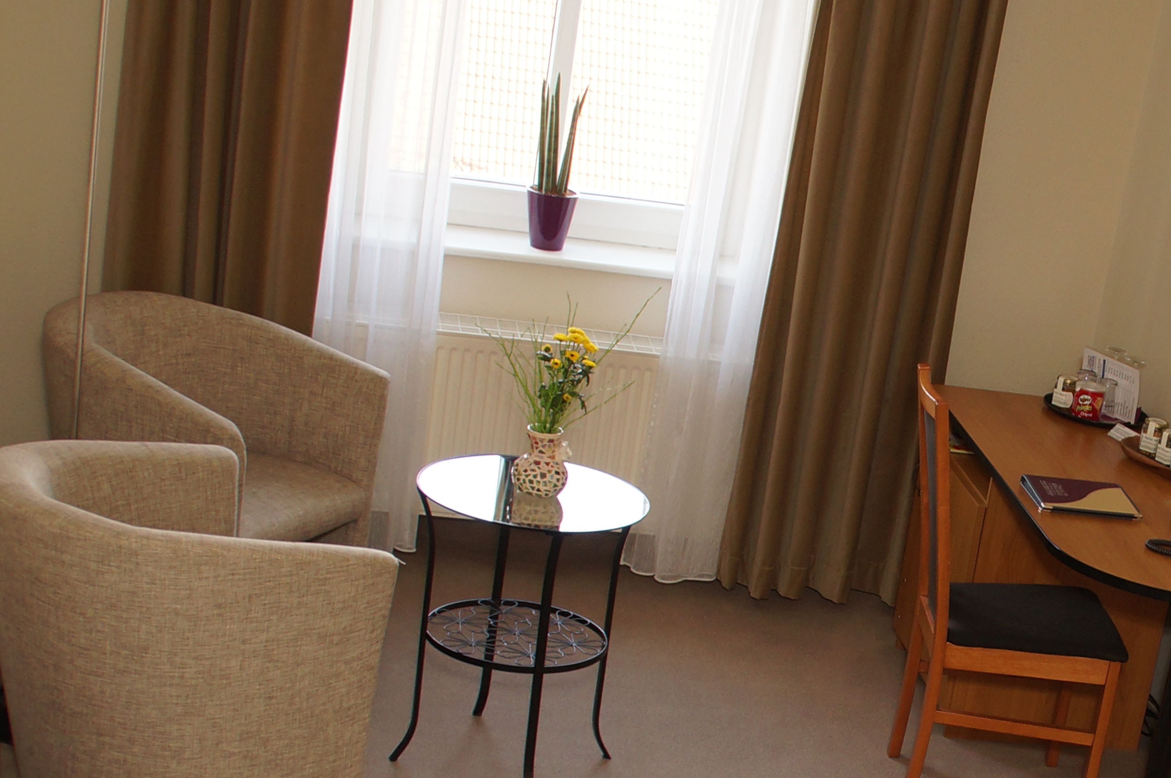 1 bedroom, desk, free wifi, bed sheets