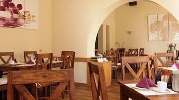 TĂ€gliches inbegriffenes FrĂŒhstĂŒcksbuffet