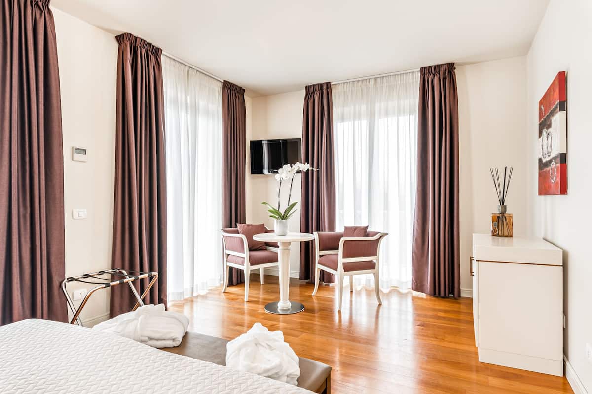 luxury double room | 1 bedroom, in-room safe, blackout curtains, soundproofing