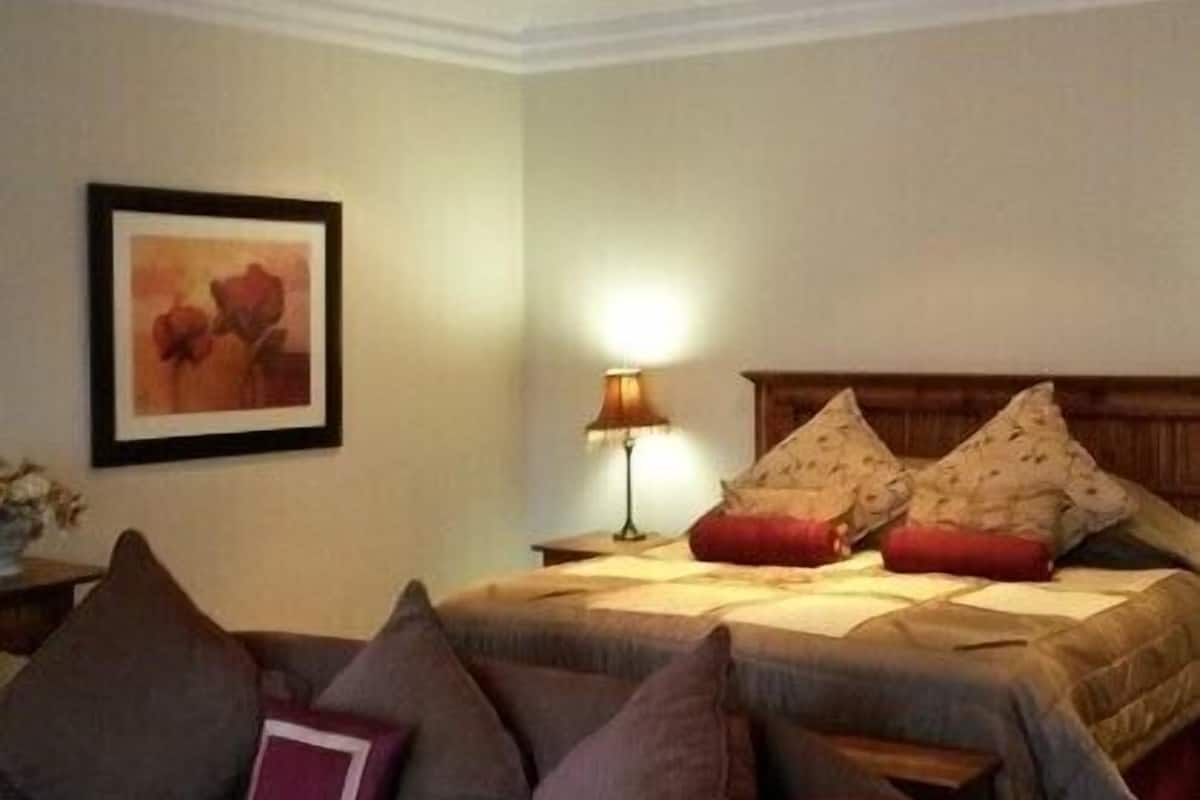 Een minibar, een kluis op de kamer, gratis wifi, beddengoed