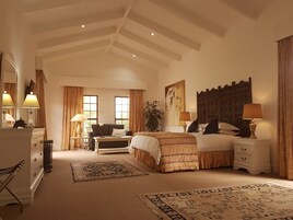 2 Bedroom Villa | Minibar, in-room safe, free WiFi, bed sheets