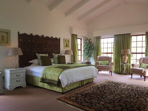 客房 (2 Bedroom Villa) | 迷你吧、客房内保险箱、免费 WiFi、床单