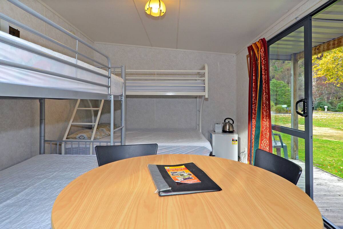 Large Cabin - Shared Facilities (Linen not provided - Available for hire) | Cribs (surcharge), WiFi (free)