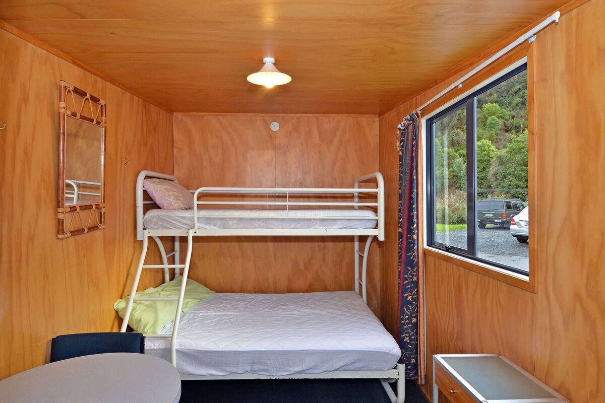 	Cabin - Shared Facilities (Linen Not Provided - Available for Hire) | Cribs (surcharge), WiFi (free)