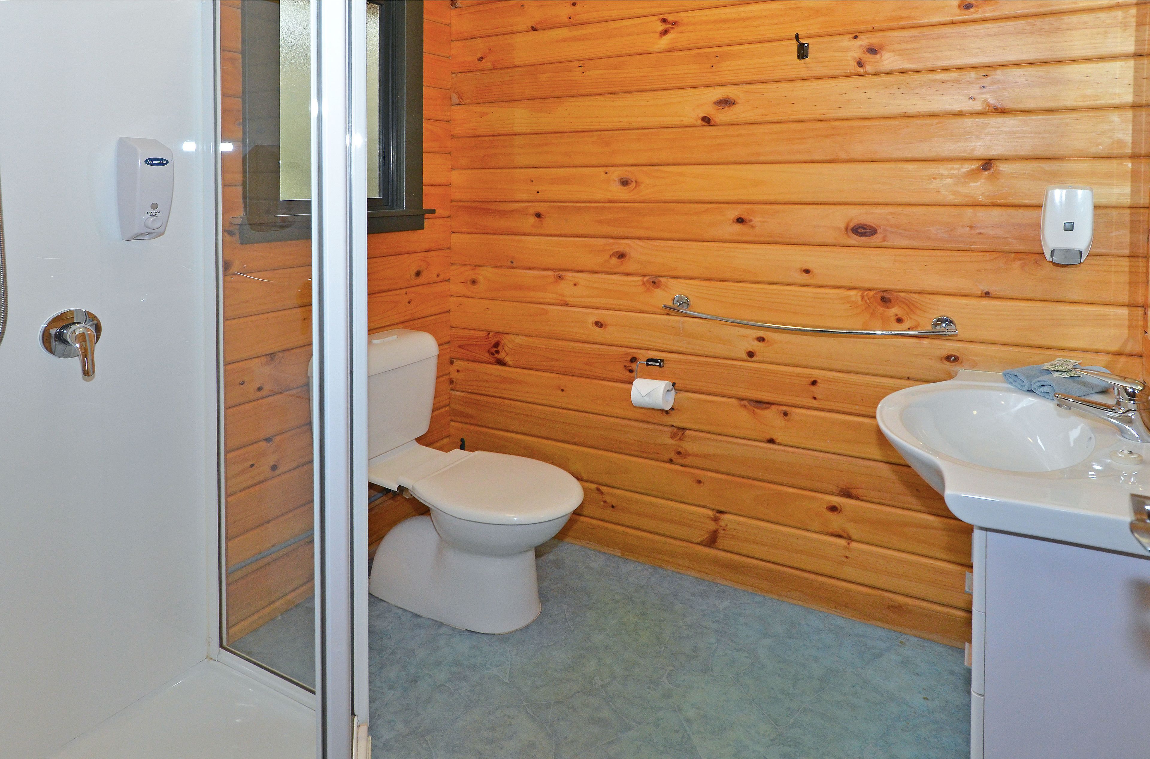 Studio | Bathroom