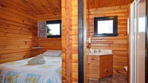Apartment, 1 Bedroom, Ensuite | Cribs (surcharge), WiFi (free) - Leith Valley Holiday Park & Motels (Dunedin)
