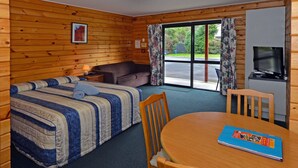 Studio | Cribs (surcharge), WiFi (free) - Leith Valley Holiday Park & Motels (Dunedin)