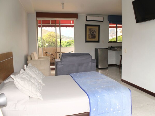 Minibar, desk, free WiFi