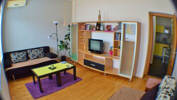 Comfort Apartment, 1 Bedroom, Lake View | Living room | TV