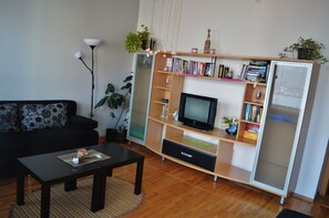 Apartamento Confort, 1 habitación, vistas al lago | Zona de estar | Una televisión