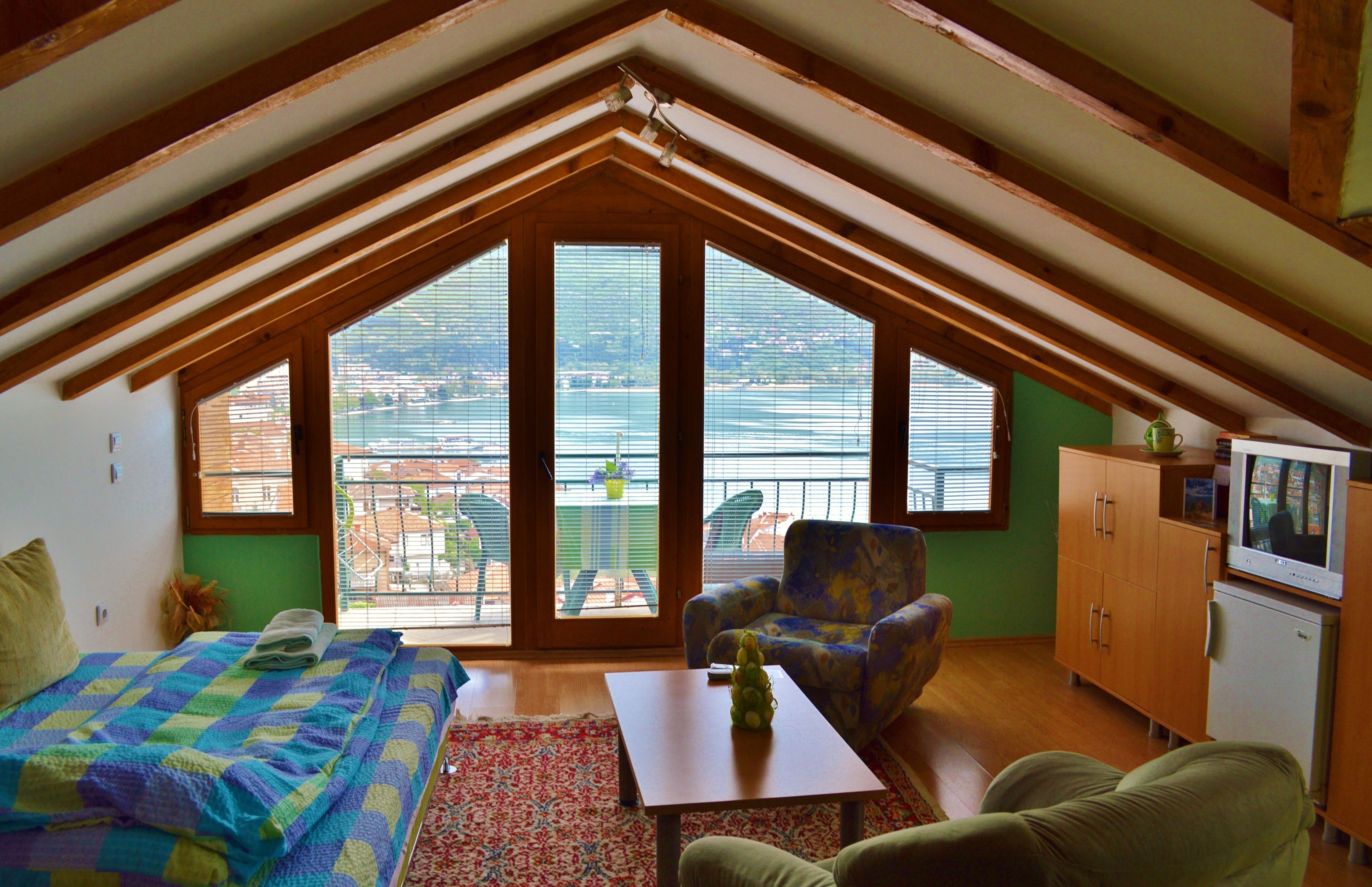 Departamento panorámico, 1 habitación, vista al lago | Ropa de cama de alta calidad y escritorio 