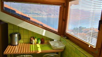 Apartemen Panorama, 1 kamar tidur, pemandangan danau | 1 kamar tidur, seprai premium, meja kerja, dan setrika/meja setrika