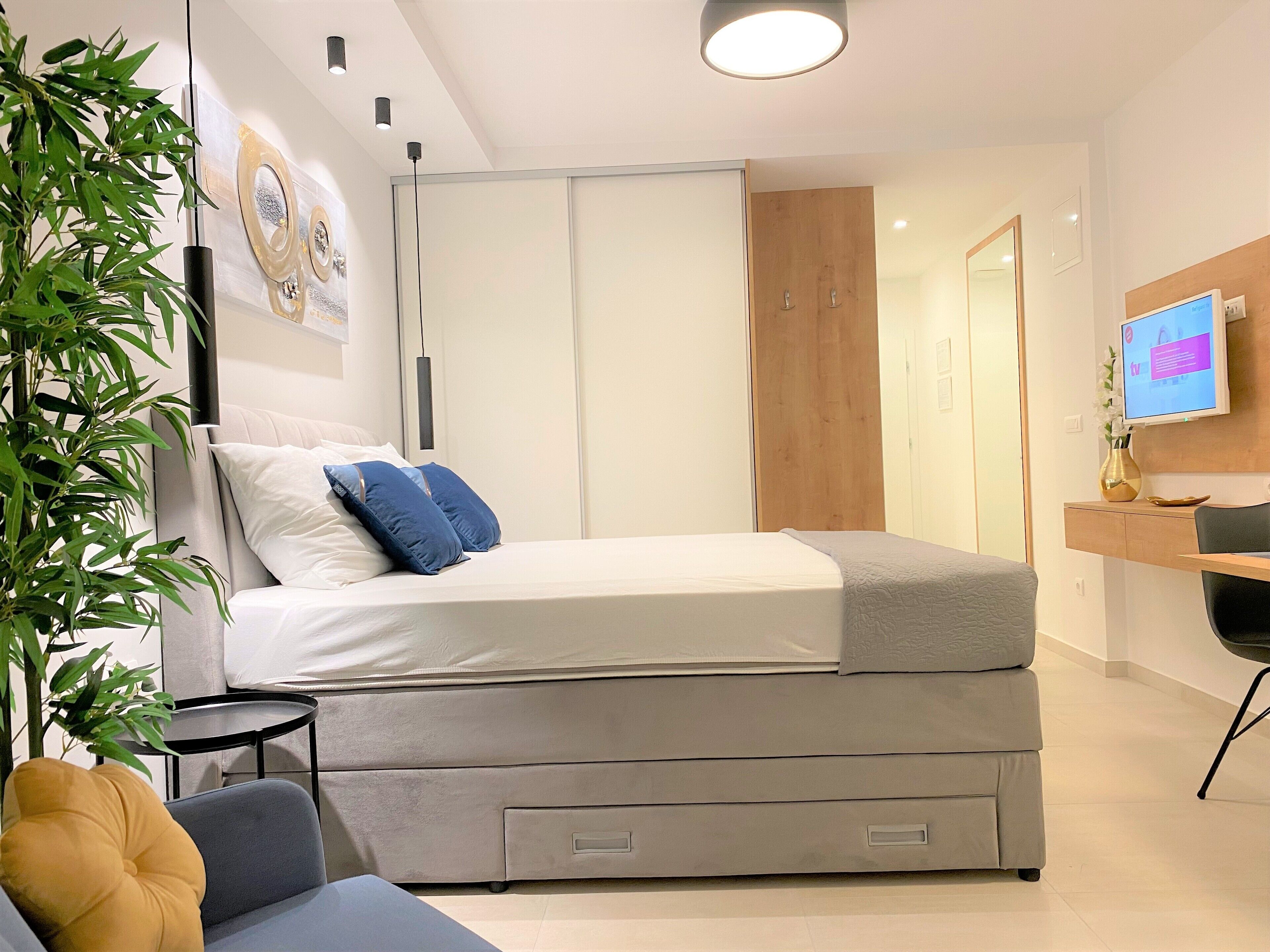 Comfort Studio, 1 Bedroom, Balcony, Sea View | 1 bedroom, down comforters, in-room safe, desk