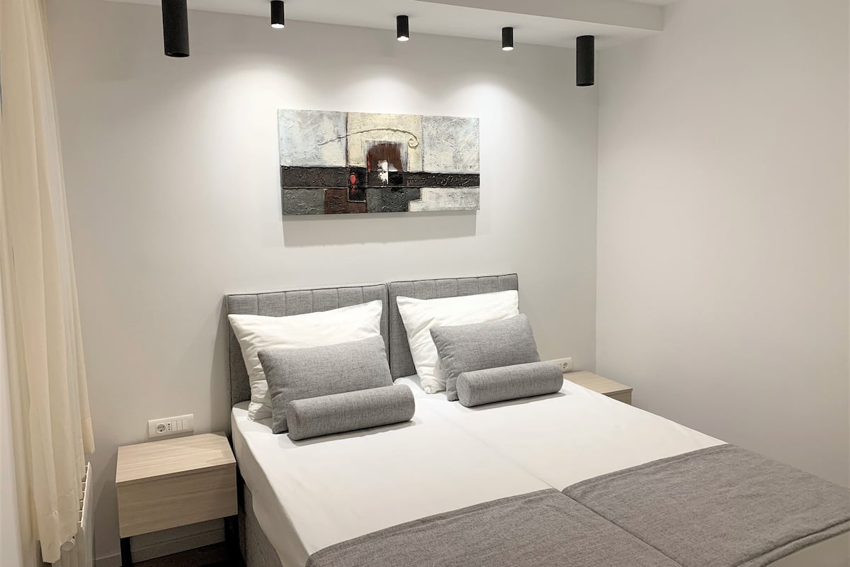 1 bedroom, down duvets, in-room safe, desk