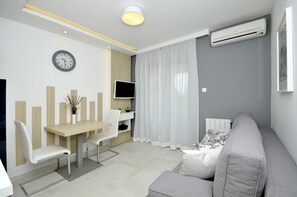 Romantic Apartment, 1 Queen Bed, Balcony, Sea View - Villa Fani - Apartments and Rooms (Trogir)