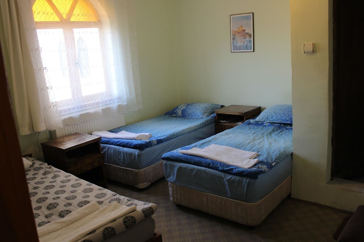Triple Room | Free cribs/infant beds, free WiFi