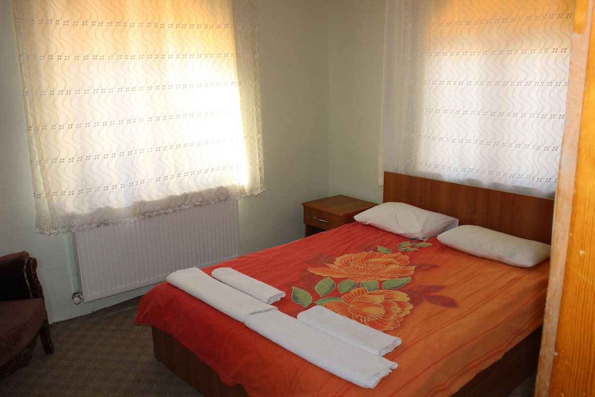 Family Room | Free cribs/infant beds, free WiFi