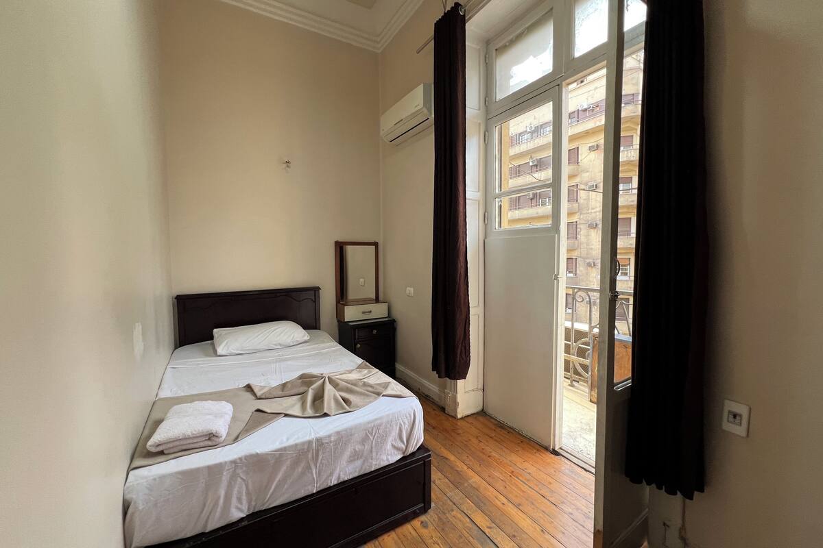 Single Room, Shared Bathroom | In-room safe, individually decorated, iron/ironing board, free WiFi
