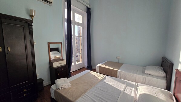 In-room safe, individually decorated, desk, iron/ironing board - Traveler's House Hotel (Cairo)