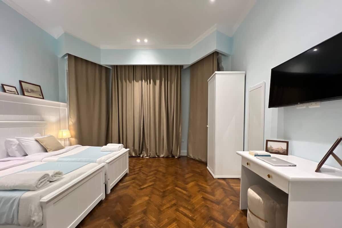 Suite estudio clásica | Caja fuerte, decoración individual, escritorio